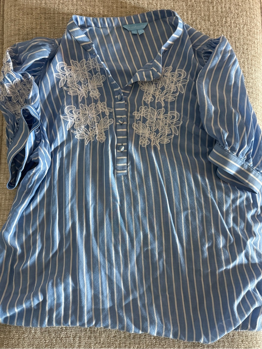 Draper James Woman’s Puff Sleeve Top with Floral Embroidery, Size L, EUC